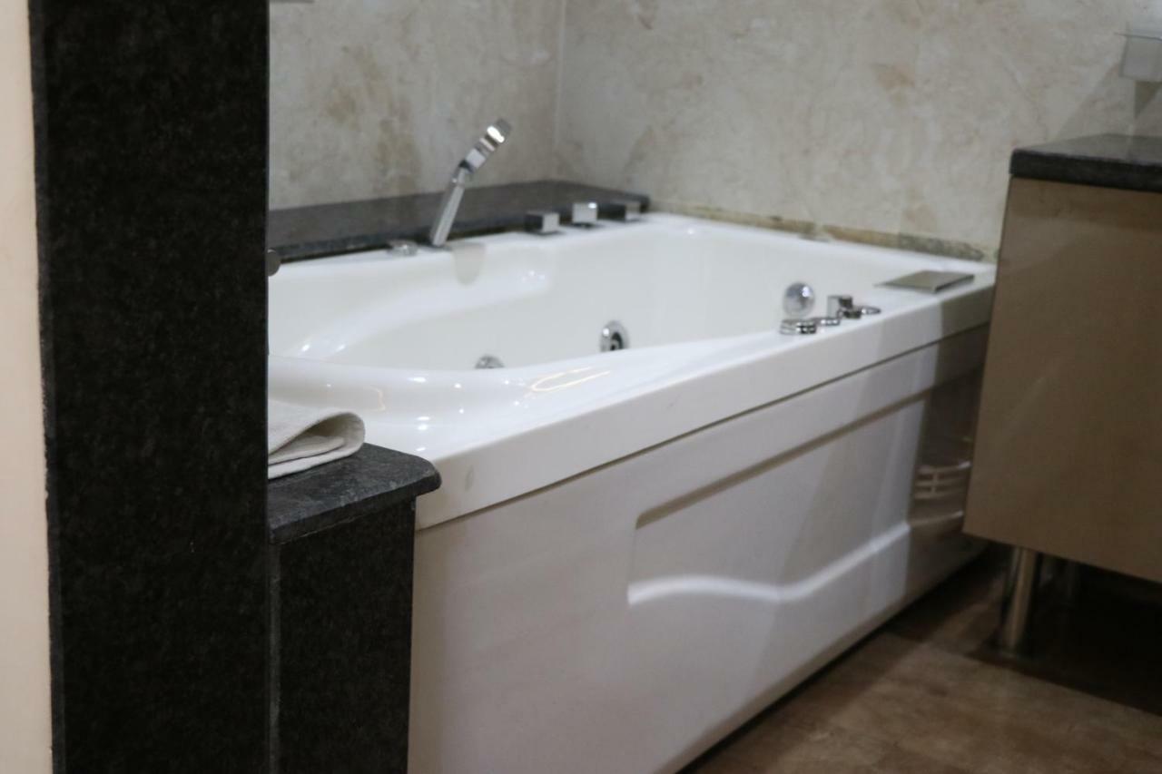 S.R. Residency Hotel Zirakpur Exterior photo