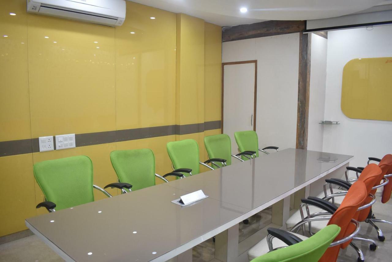S.R. Residency Hotel Zirakpur Exterior photo