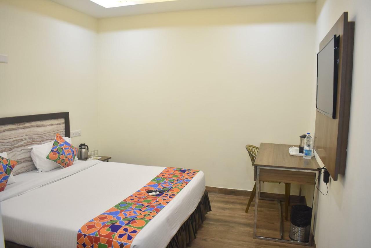 S.R. Residency Hotel Zirakpur Exterior photo
