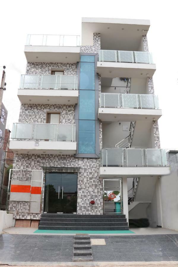 S.R. Residency Hotel Zirakpur Exterior photo