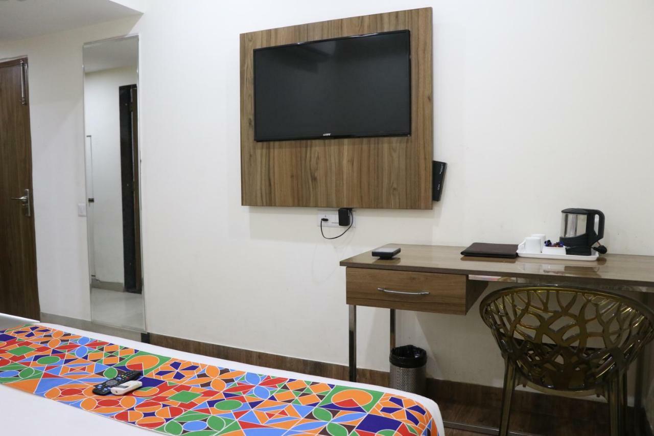 S.R. Residency Hotel Zirakpur Exterior photo