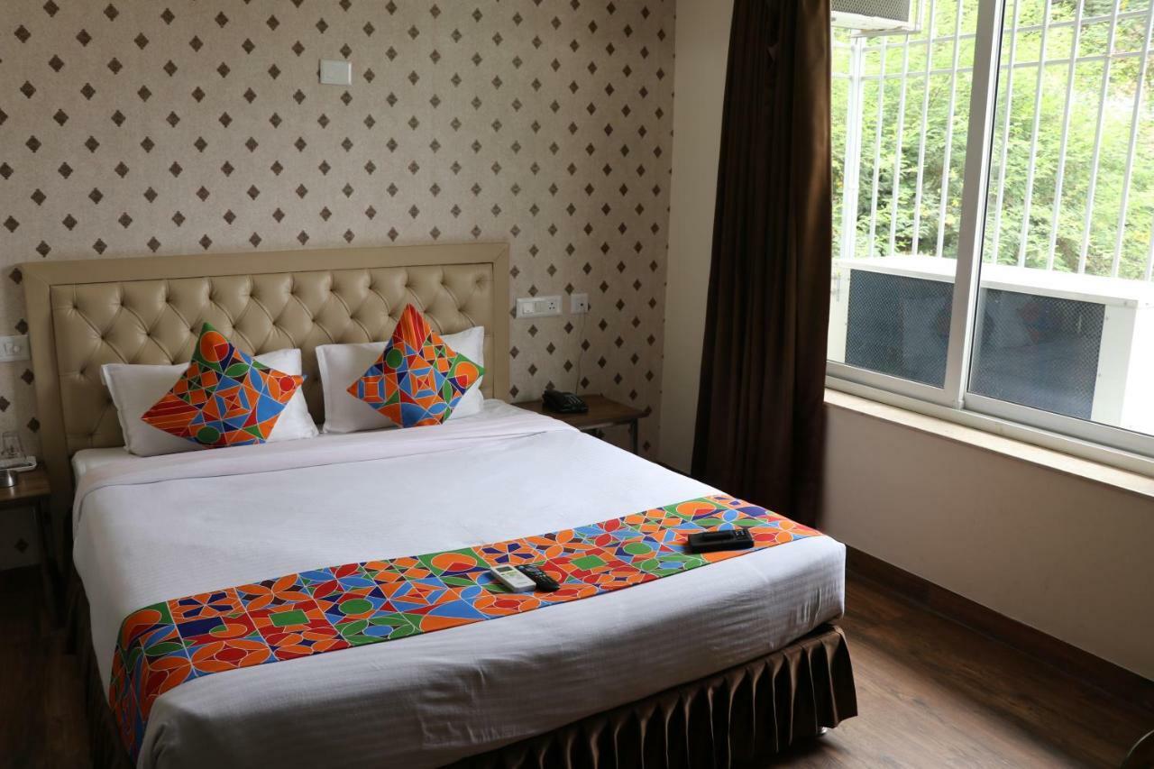 S.R. Residency Hotel Zirakpur Exterior photo