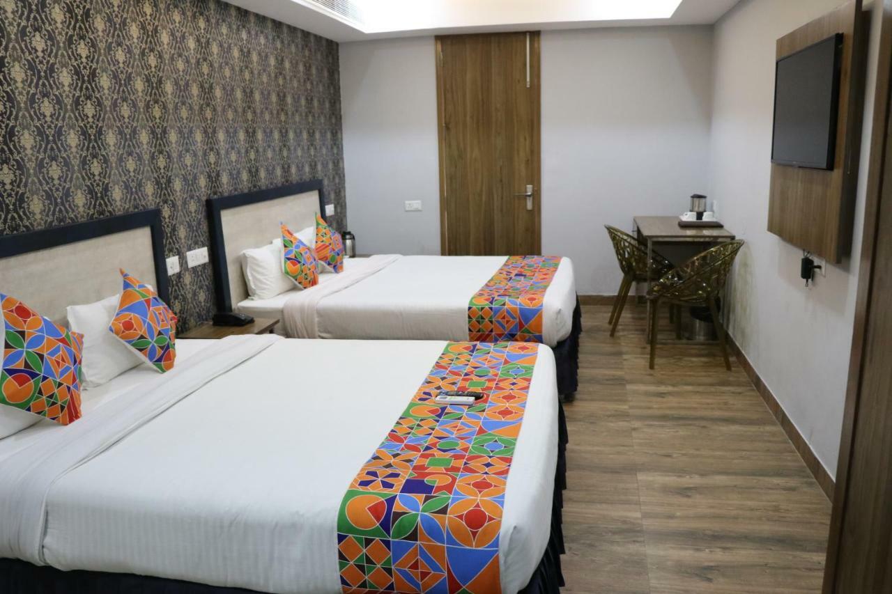 S.R. Residency Hotel Zirakpur Exterior photo