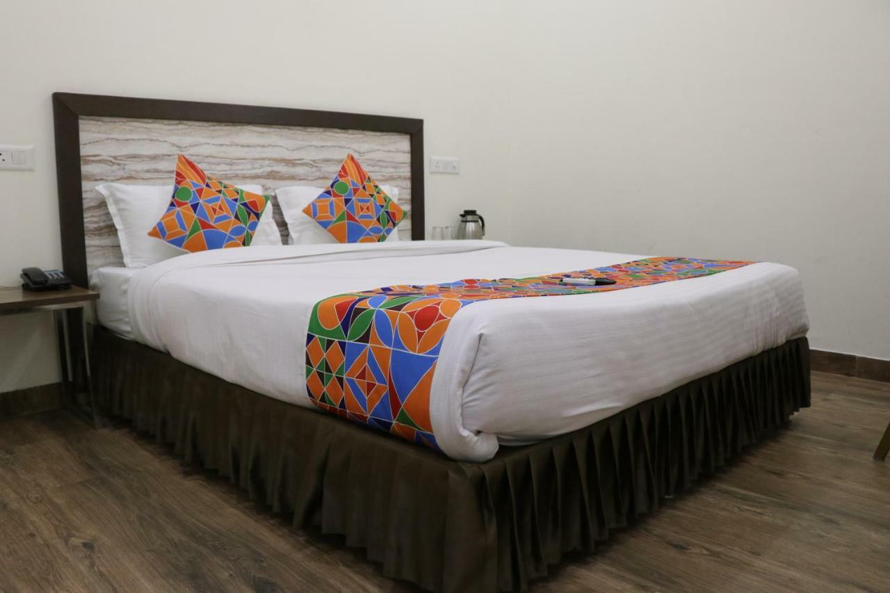 S.R. Residency Hotel Zirakpur Exterior photo