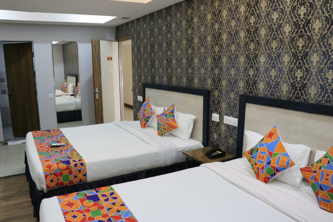 S.R. Residency Hotel Zirakpur Exterior photo