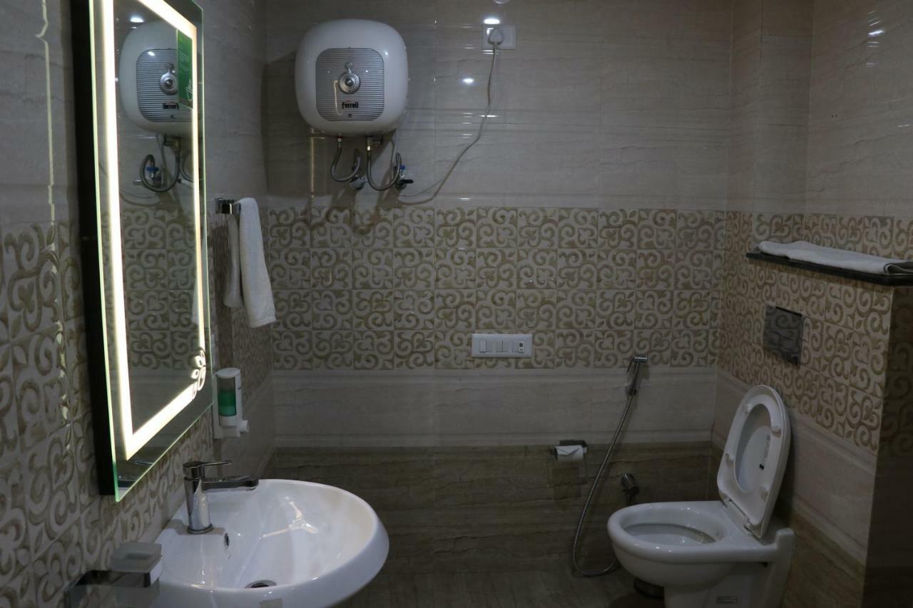 S.R. Residency Hotel Zirakpur Exterior photo