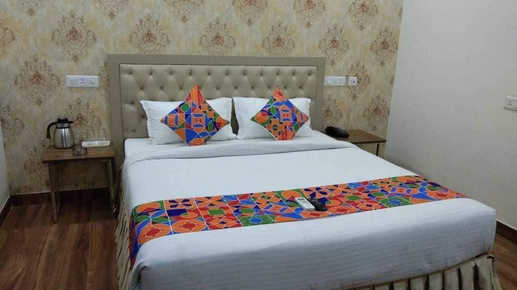 S.R. Residency Hotel Zirakpur Exterior photo