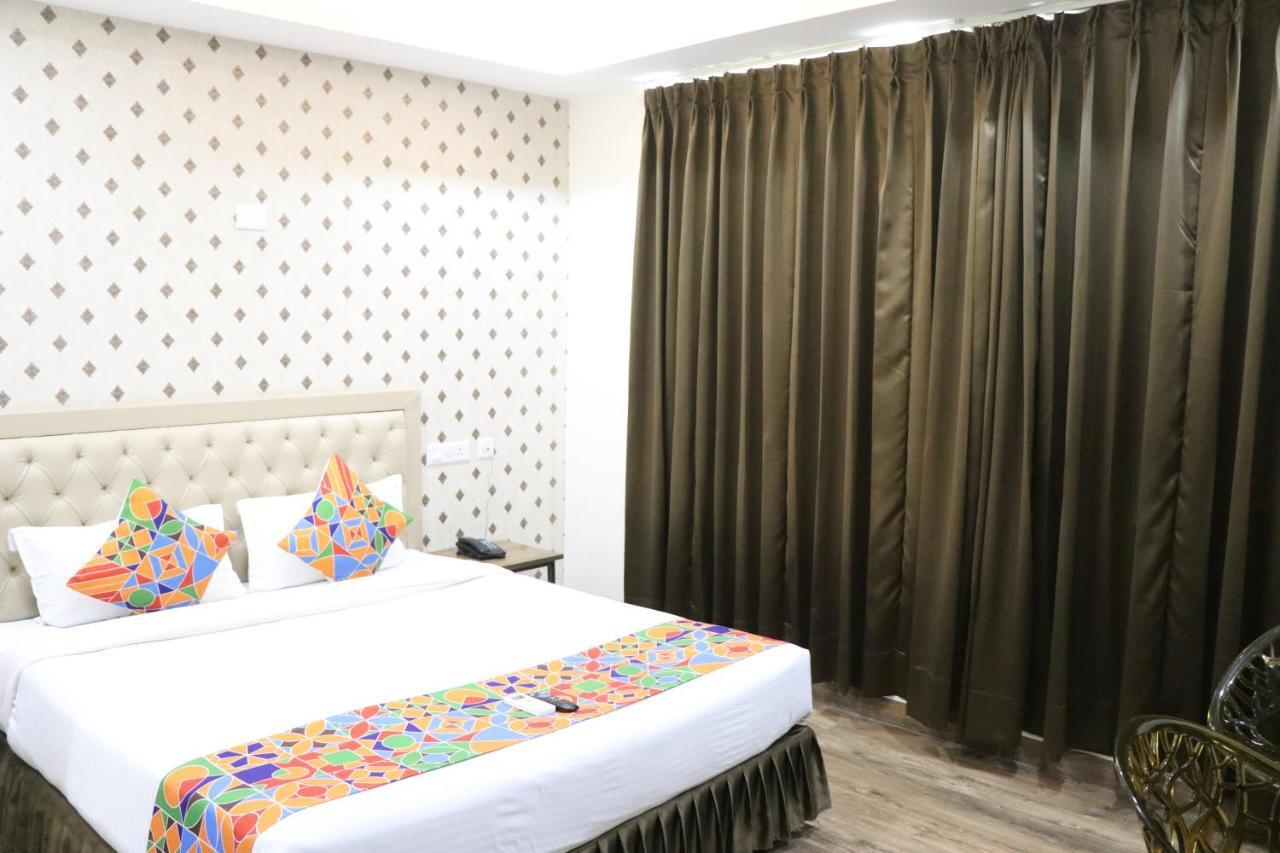 S.R. Residency Hotel Zirakpur Exterior photo